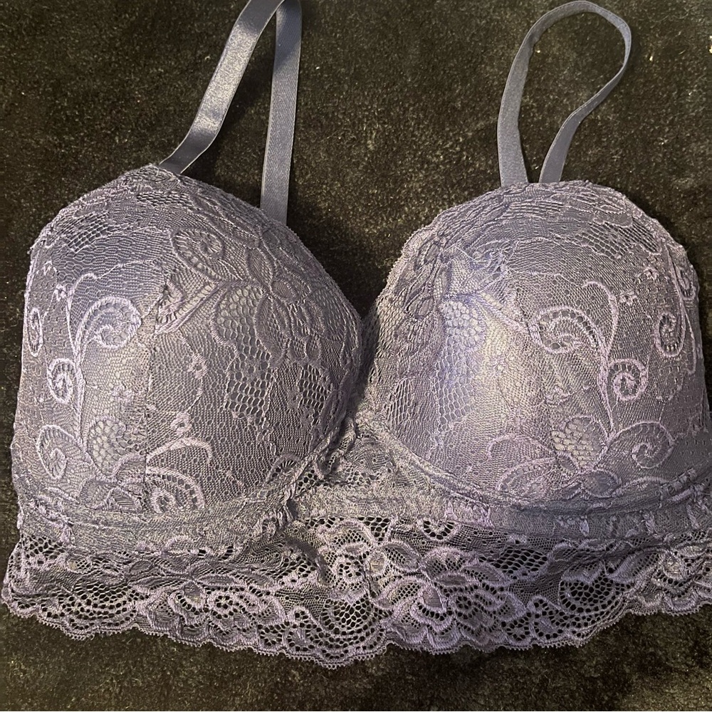 Laura‎ Ashley navy lace bra size 40D